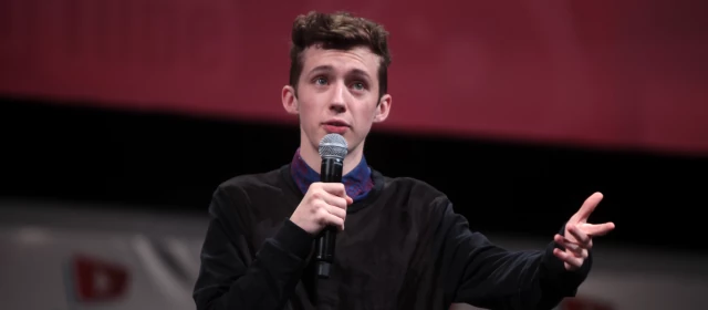 Troye Sivan: Kharisma dan Kreativitas dalam Astrologi